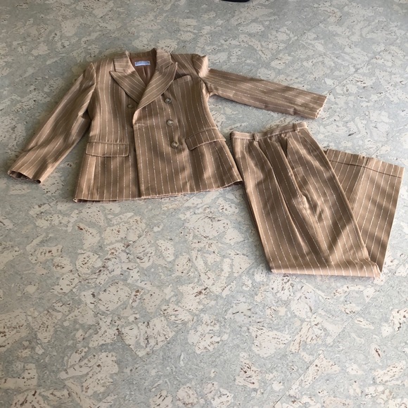 Saks Fifth Avenue Dresses & Skirts - SAKS FIFTH AVENUE FOLIO - 2 Piece Suit -SIZE 4